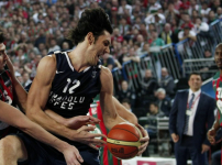 Anadolu Efes: 65 - Karşıyaka: 66