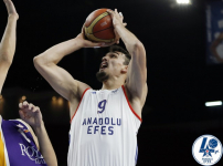 Anadolu Efes takes the first step forward: 83-71