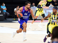 Anadolu Efes: 71 - Fenerbahçe Beko: 80