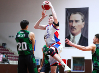 Anadolu Efes: 75 - Darüşşafaka: 78 (BGL)