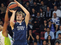 Anadolu Efes: 72 - Unicaja Malaga: 74