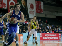 Fenerbahçe’yi 62-60 mağlup eden küçüklerimiz yenilgisiz çeyrek finalde...