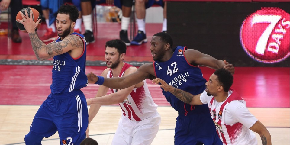 Olympiacos: 87 - Anadolu Efes: 72