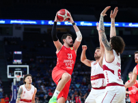 Anadolu Efes: 76 - Galatasaray Ekmas: 95