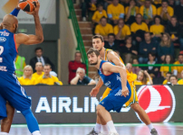 Anadolu Efes gets a clear victory to start the Eurolegaue: 89-77