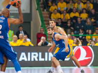 Anadolu Efes Euroleague’e farklı başladı: 89-77