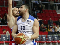 Anadolu Efes Tofaş'ı 74-67 ile geçti...