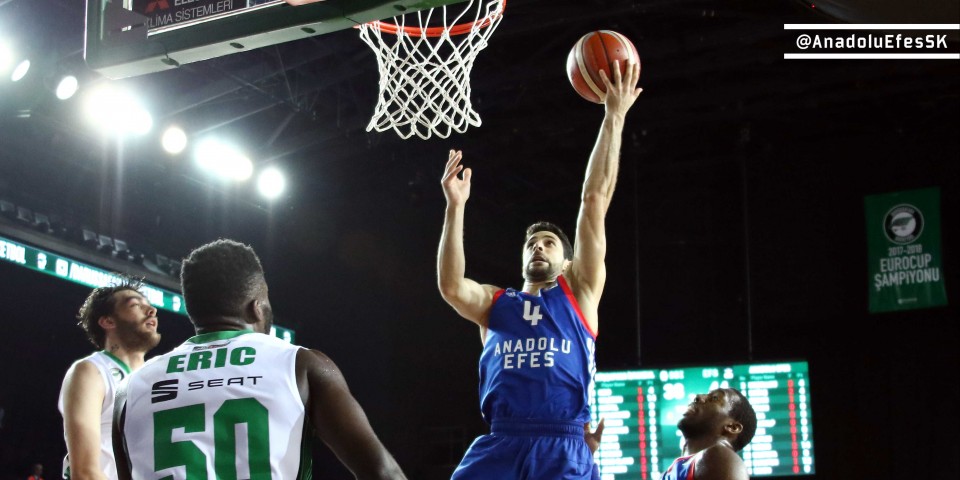 Anadolu Efes yarı finalde: 79-78