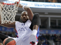 Anadolu Efes advances to the playoff round...