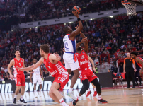 Olympiacos: 76 - Anadolu Efes: 70