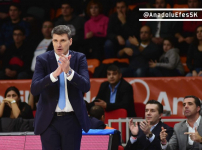 Perasovic: “Bu galibiyet bizi play-off yarışının içinde tuttu...”