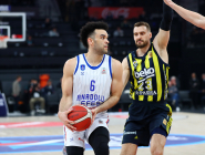 Anadolu Efes: 81 - Fenerbahçe Beko: 82