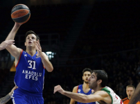 Anadolu Efes Rises up from the Breathtaking Clash: 95-86