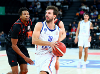 Anadolu Efes Goes 5-for-5…