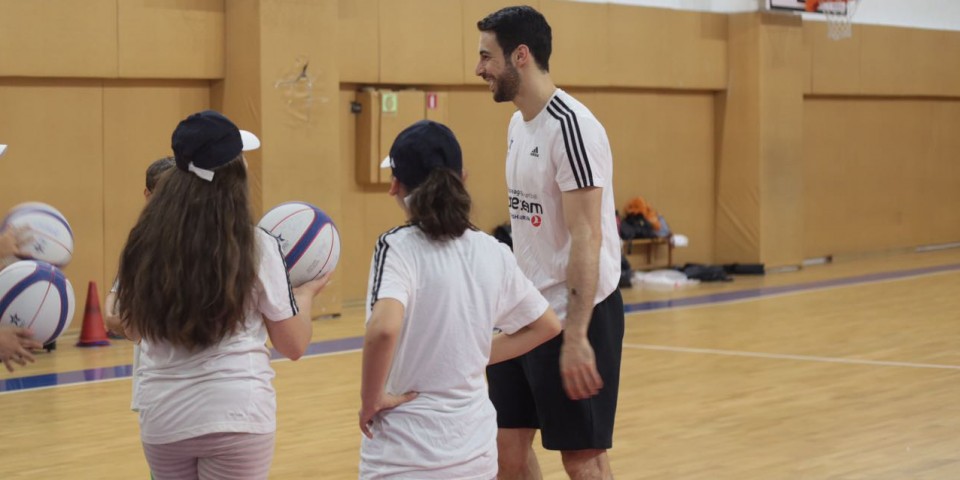 Kaptanımız Doğuş Balbay, One Team Eğitimi’nde Koruncuk Vakfı Çocukları ile bir araya geldi...
