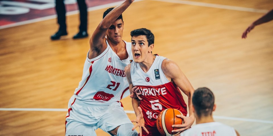 Genç Milliler grupları kayıpsız kapattı : 74 - 85