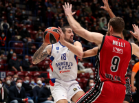 AX Armani Exchange Milan: 75 - Anadolu Efes: 71