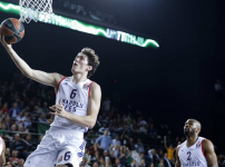 Turkish teams clash in the Euroleague; Anadolu Efes wins: 72-68