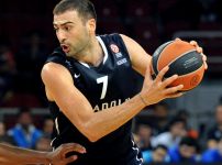 Anadolu Efes: 12 - Armani Milano: 4