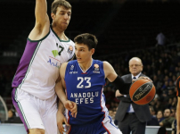 Efes makes an outstanding comeback: 74-70