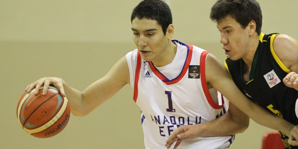 Gelişim Koleji’ni 79-63’lük skorla mağlup eden gençlerimiz liderliğini sürdürdü...
