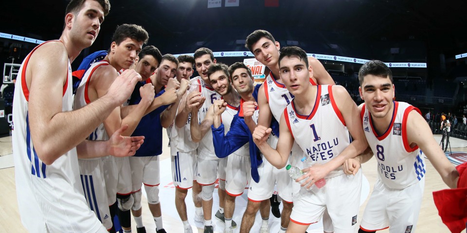Fenerbahçe Doğuş’u Zorlanmadan Geçen Genç Takımımız Finale Yükseldi...