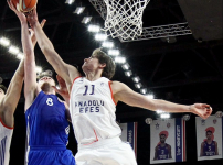 BSL: Anadolu Efes - İstanbul BŞB : 106-67