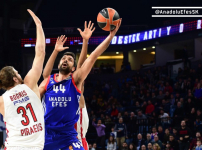 Anadolu Efes: 58 - Olympiacos: 61