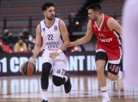 Olympiacos: 87 - Anadolu Efes: 85