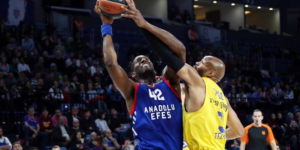 Anadolu Efes: 81 - Maccabi Fox Tel Aviv: 94