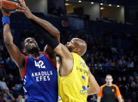 Anadolu Efes: 81 - Maccabi Fox Tel Aviv: 94