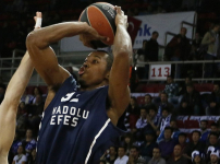 Anadolu Efes Top 16'yı garantilemek istiyor