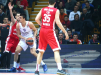 Anadolu Efes Top 16’yı garantiledi...