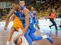 Anadolu Efes: 3 - Limoges: 2