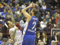 Anadolu Efes: 14 - EA Milano: 5