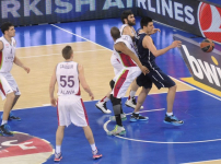 Anadolu Efes: 5 - Laboral Kutxa: 4