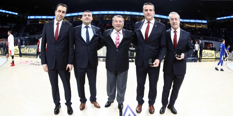Anadolu Efes Spor Kulübü çalışanlarını onurlandırdı...