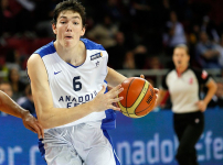 Anadolu Efes Uşak Sportif'i 79-71 ile geçti...