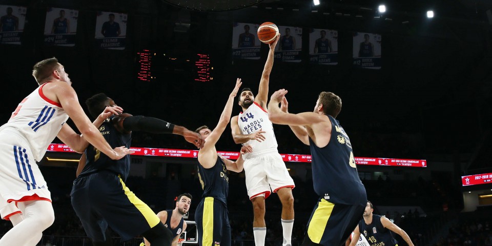 Anadolu Efes’ten Fenerbahçe Doğuş’a geçit yok: 84-80