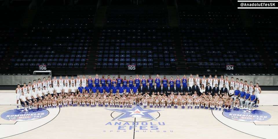 Anadolu Efes ailesi fotoğraf çektirdi...