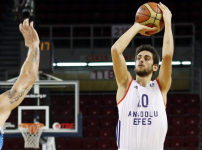 Anadolu Efes kazanmasını bildi: 87-77